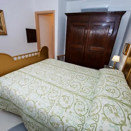 Castello Di Bed & Breakfast Strambinello