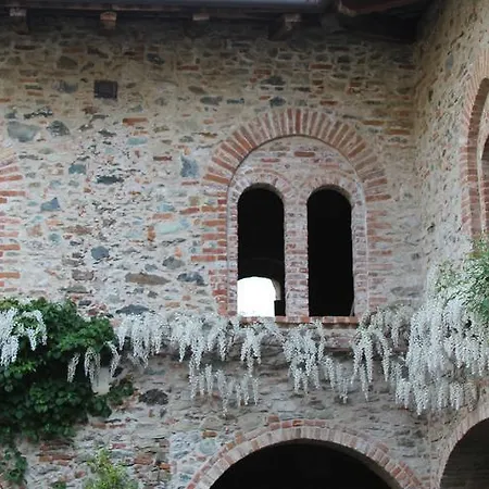 Castello Di Bed & Breakfast Strambinello
