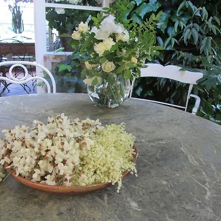 Castello Di Oda ve Kahvaltı