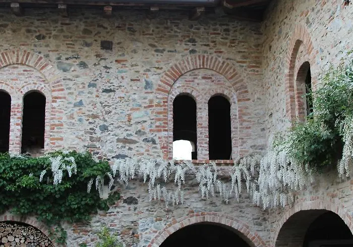 Castello Di Frühstückspension Strambinello